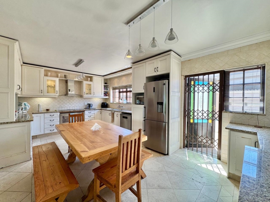 4 Bedroom Property for Sale in Zonnebloem Western Cape